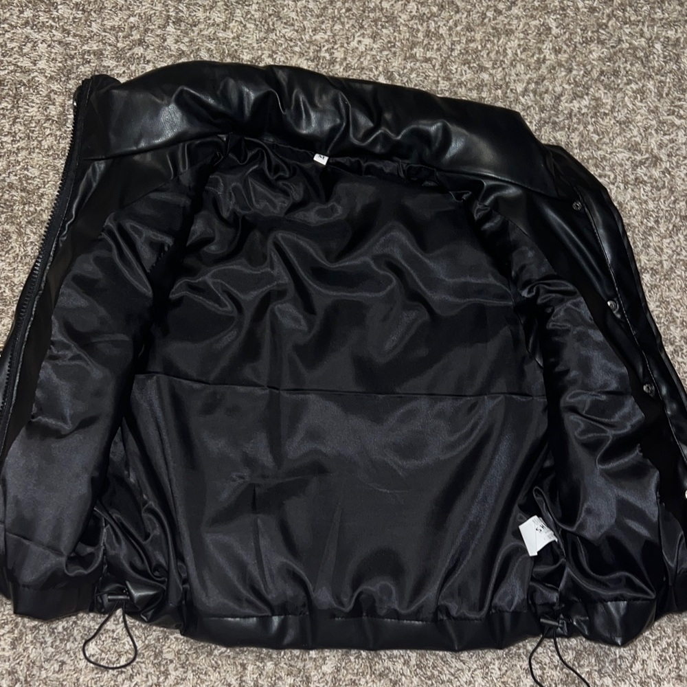 SHEIN Black Puffer Vest - Picture 3 of 11